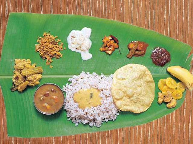 Traditional Kerala Lunch on Banana Leaf – Rooms, Apartments & Villas in ...